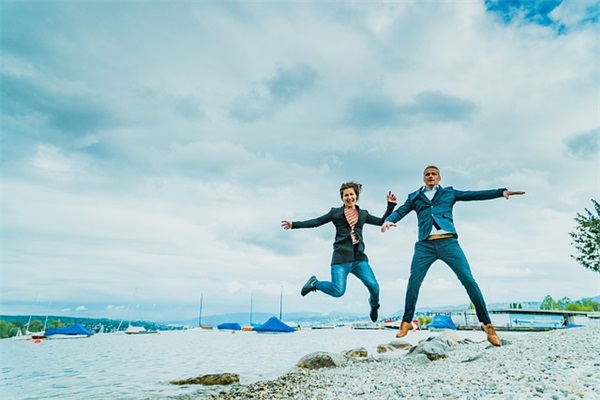 女儿订婚祝福语 女儿订婚妈妈寄语